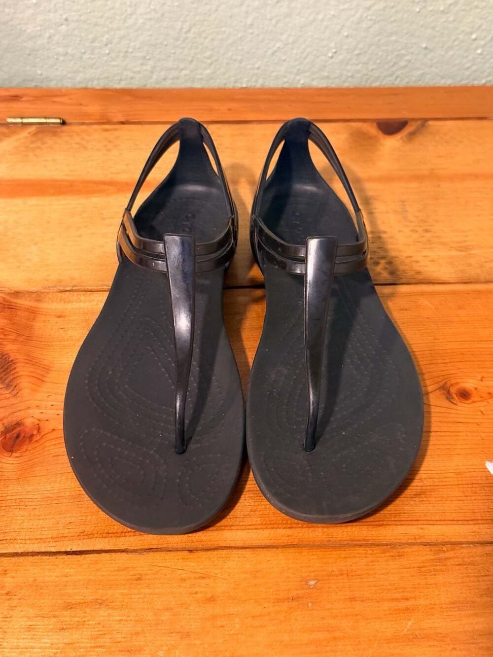 Crocs Isabella T-Strap Sandal Size W8 Black Jelly Sandals